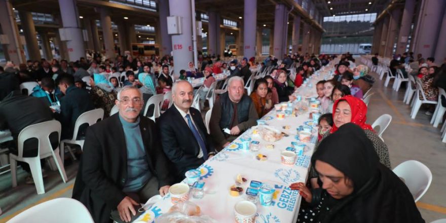 Başkan Büyükgöz, Roman vatandaşlarla iftar yemeğinde bir araya geldi