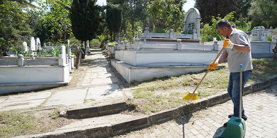 Çayırova Belediyesinden Mezarlıklarda Bayram hazırlığı