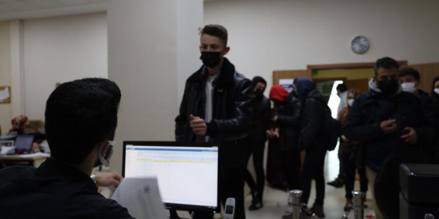 Darıca'da gençlerin sınav ücretleri ödeniyor