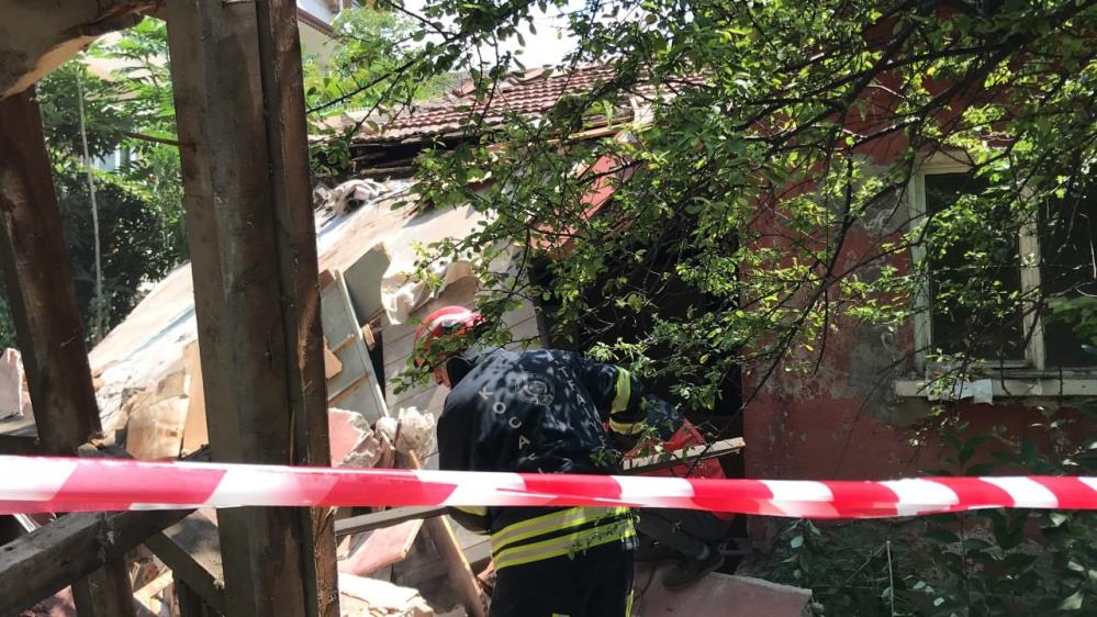 Kocaeli'de metruk ev çöktü: 2 kişi hayatını kaybetti