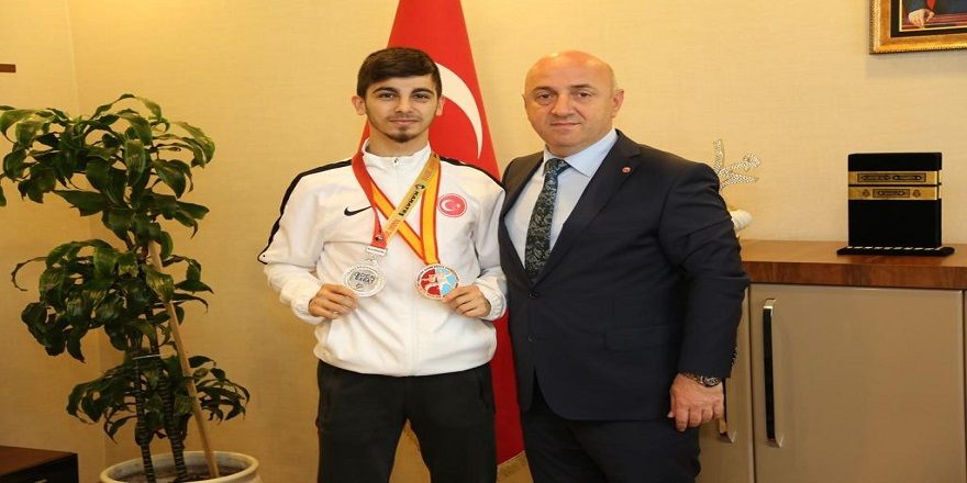 Eray Şamdan Cezayir'de Madalya Kazandı
