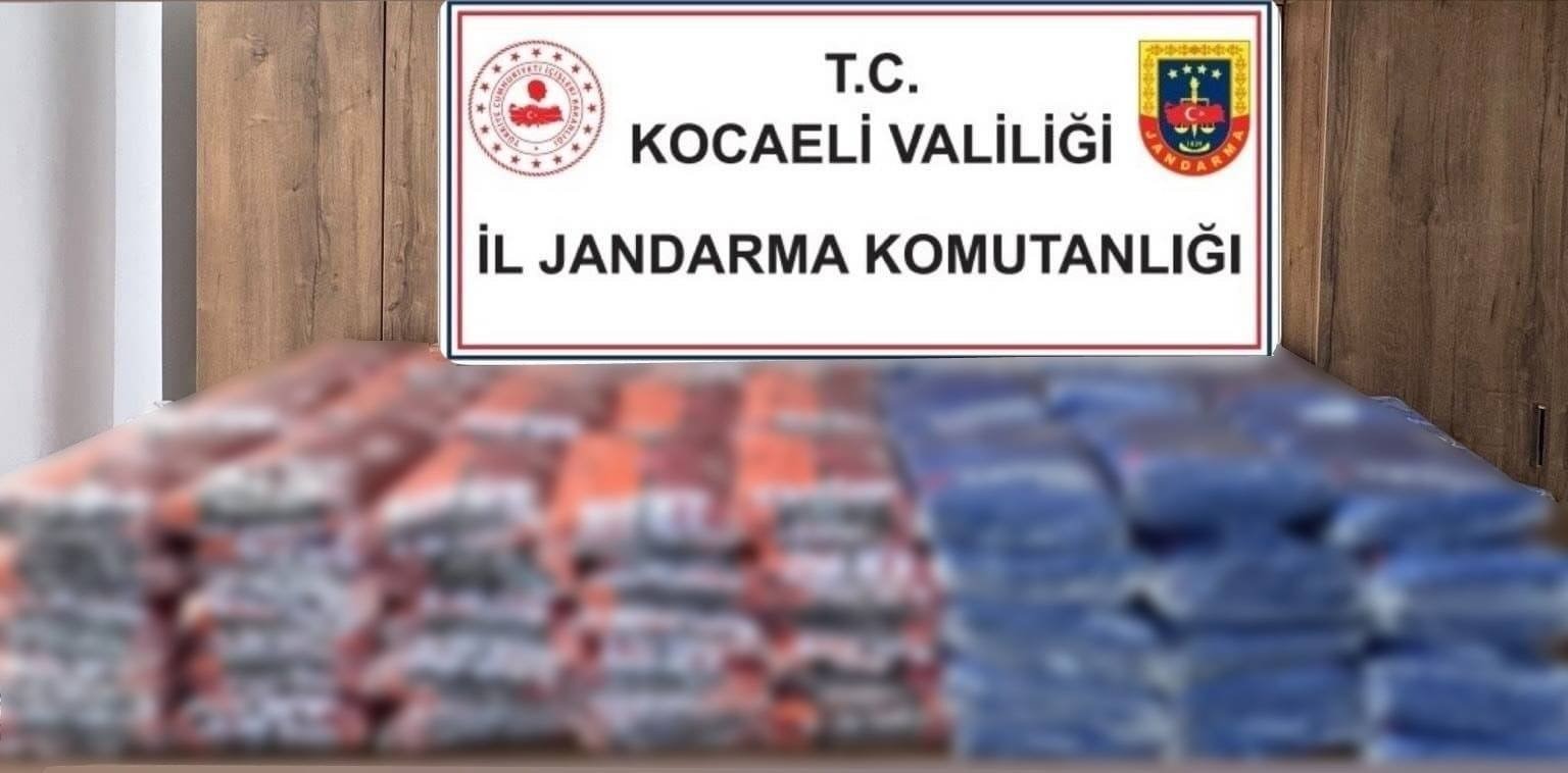 Sahte taraftar formaları ve tıbbi ilaçlar ele geçirildi