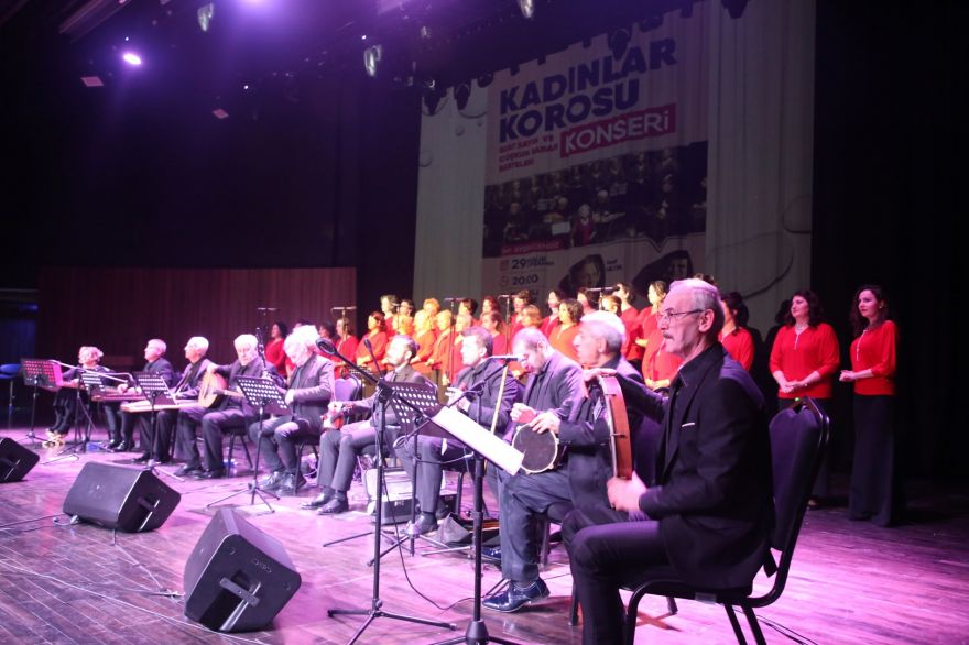 Büyükşehir Kadınlar Korosu’ndan  muhteşem yıl sonu konseri