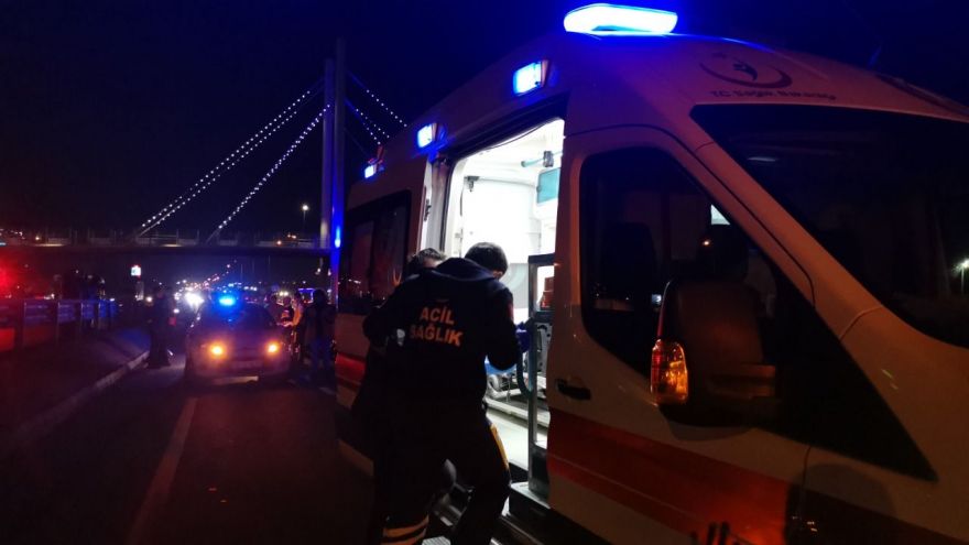 Gebze'de otomobille çarpışan motosikletin sürücüsü yaralandı