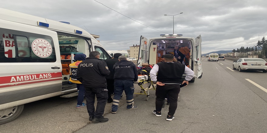 Kocaeli'de otomobil bariyerlere çarptı: 3 yaralı