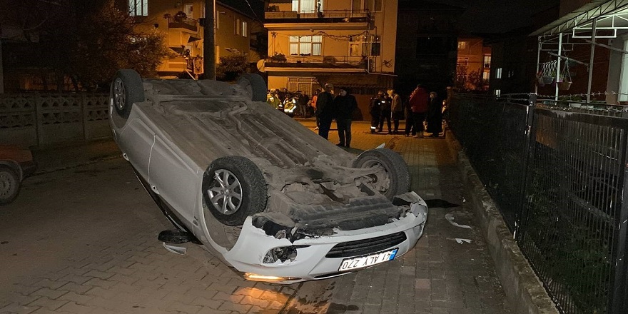 İzmit'te Köpekten kaçarken otomobiliyle takla attı: 3 yaralı