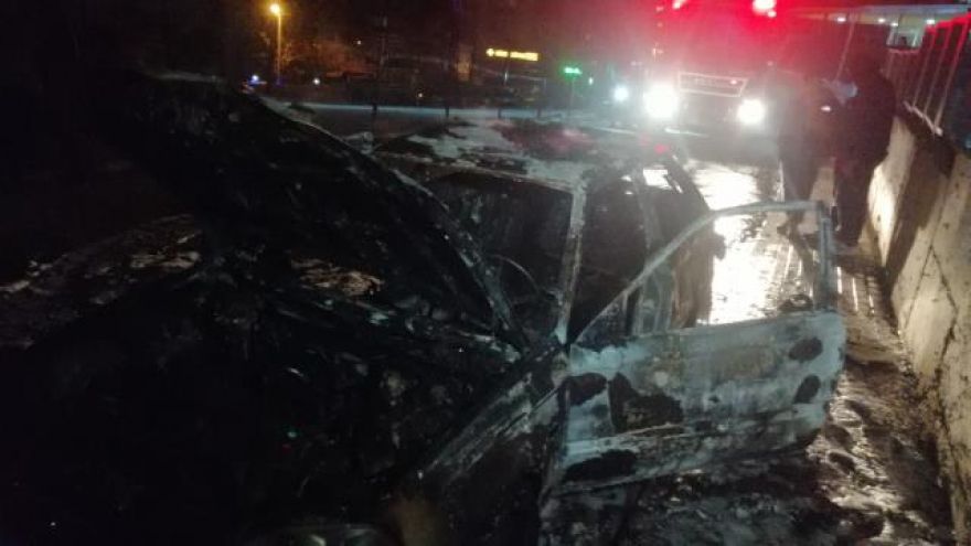 Gebze'de yangını fark edip otomobilden inen 4 kişilik aile ölümden döndü