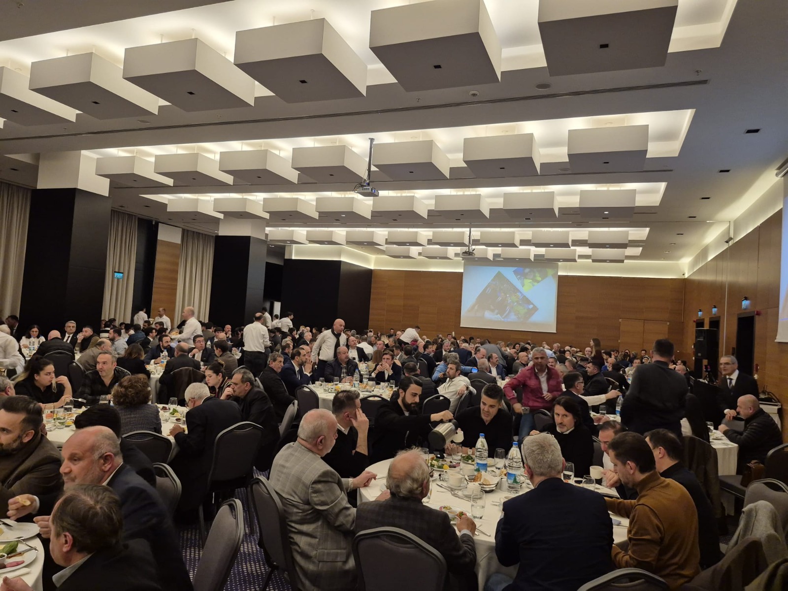 Özcan Dal'dan  1.000 kişilik iftar