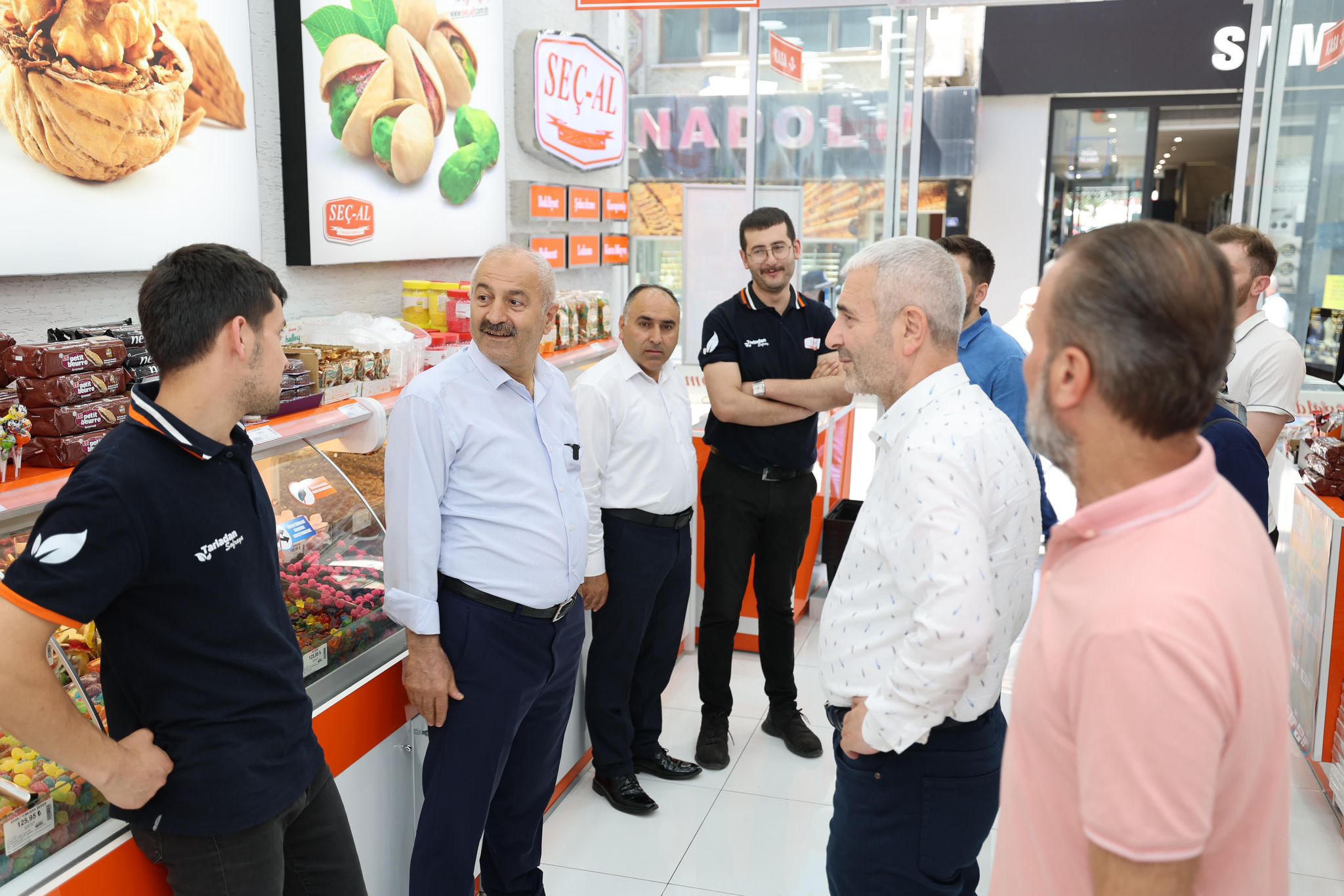 Başkan Büyükgöz Esnafla Kahvaltıda Buluştu, Çarşıyı Adım Adım Gezdi