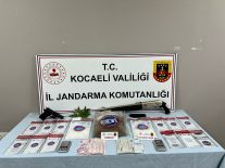 Gölcük’te ‘eşya’ koduyla uyuşturucu satan torbacı yakalandı