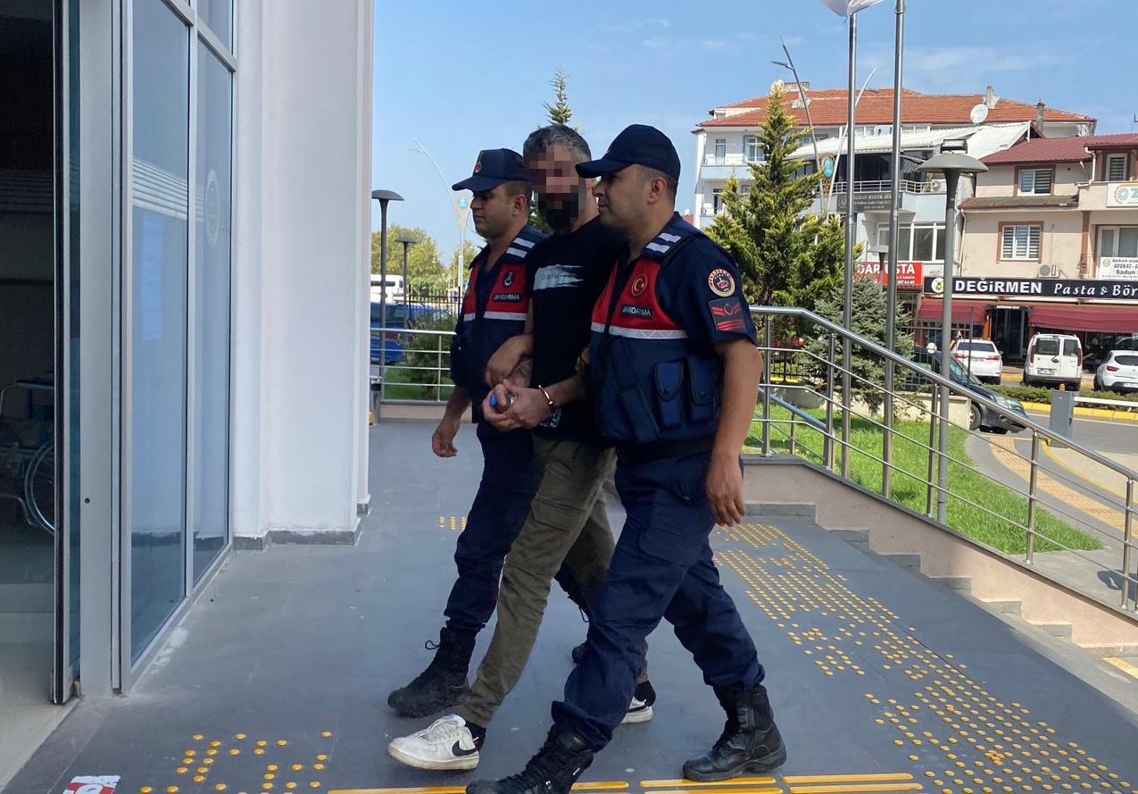 Gölcük’te ‘eşya’ koduyla uyuşturucu satan torbacı yakalandı