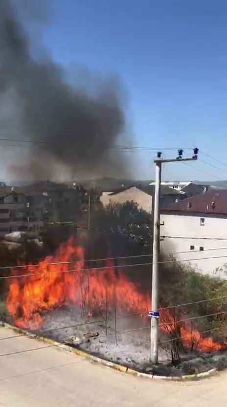 Kartepe’de otluk yangını paniğe yol açtı