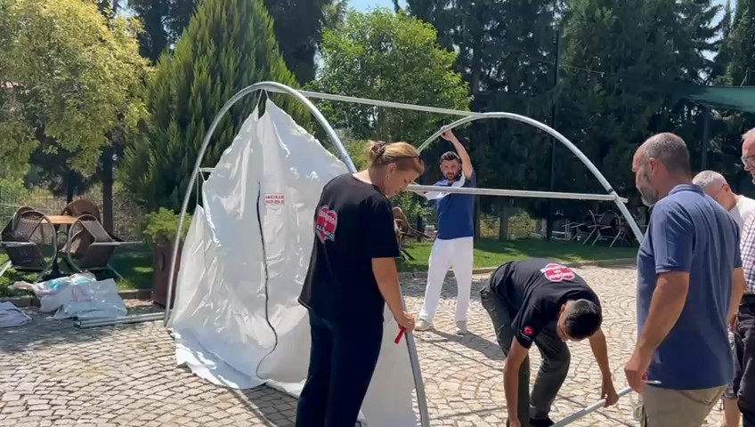 Depremin Yaralarını Sarmak İçin HEKİMSEN Sındırgı’da Seferber Oldu