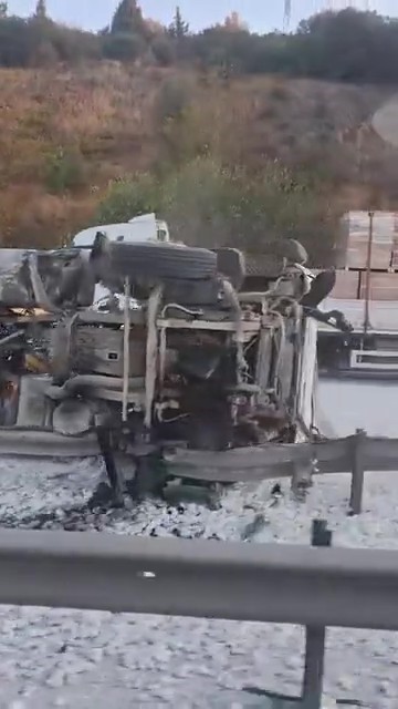 TEM’de tır kazası: İstanbul yönü saatlerce kapandı