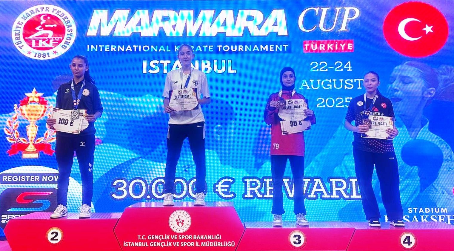 Körfezli karateciler Marmara Cup’tan madalyalarla döndü