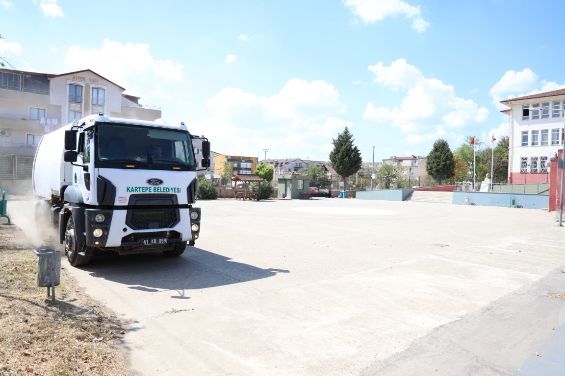 Okullar Açılmadan Kartepe’de Çevre Düzenlemesi