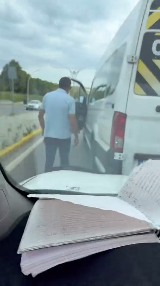 Gebze’de trafikte tehdit: Servis şoförüne adli işlem