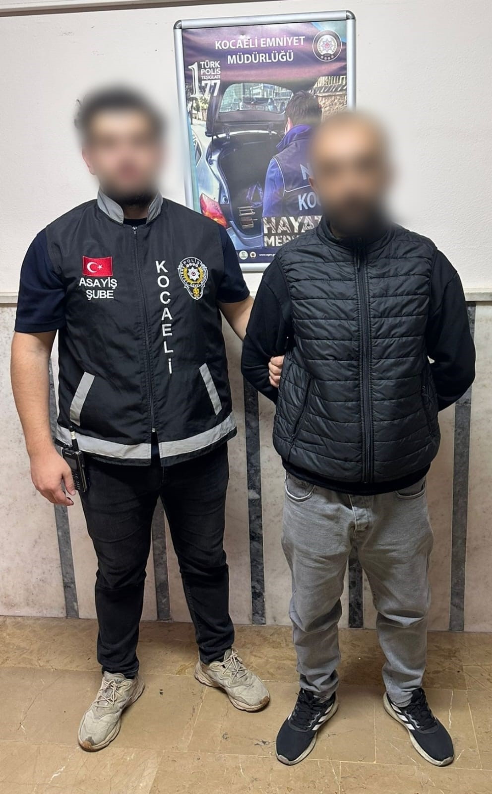 Kocaeli’de 14,5 yıl hapis cezası olan hükümlü tabanca ve uyuşturucuyla yakalandı
