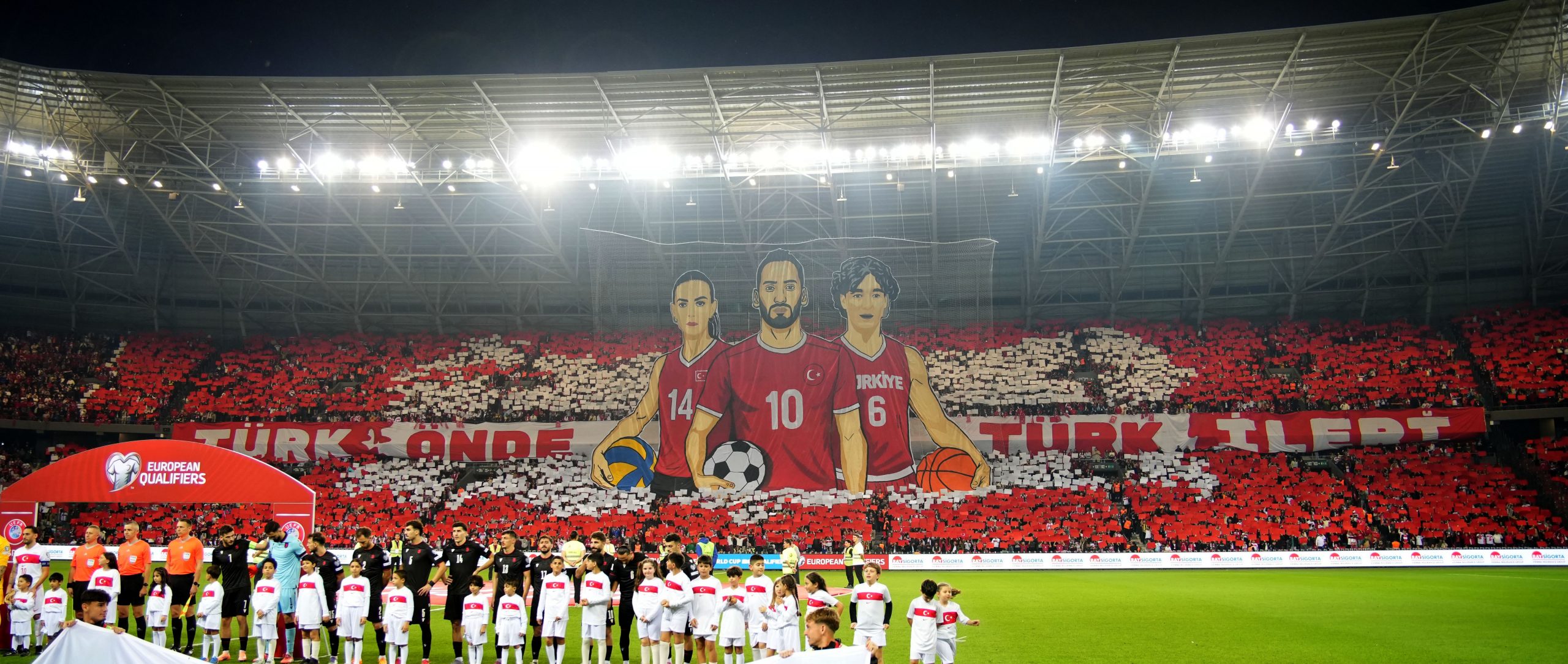 Kocaeli’de Tribünleri Büyüleyen Koreografi