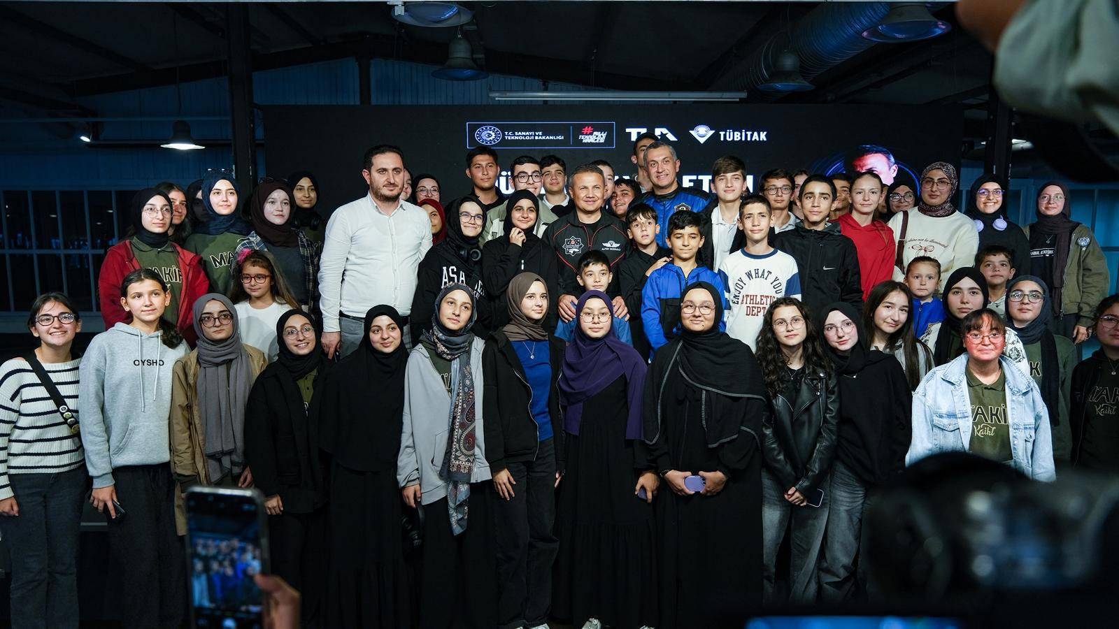 Gençler Kocaeli Bilim Merkezi’nde Alper Gezeravcı ile buluştu