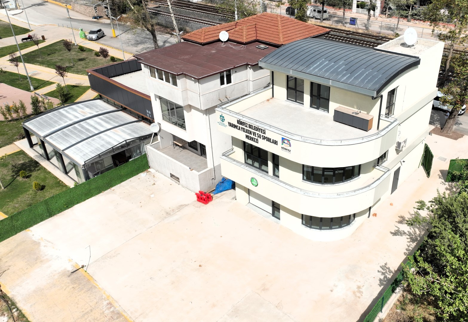 Yarımca Sahili’ne Yeni Cazibe Noktası: Yelken ve Su Sporları Merkezi Hizmete Girdi