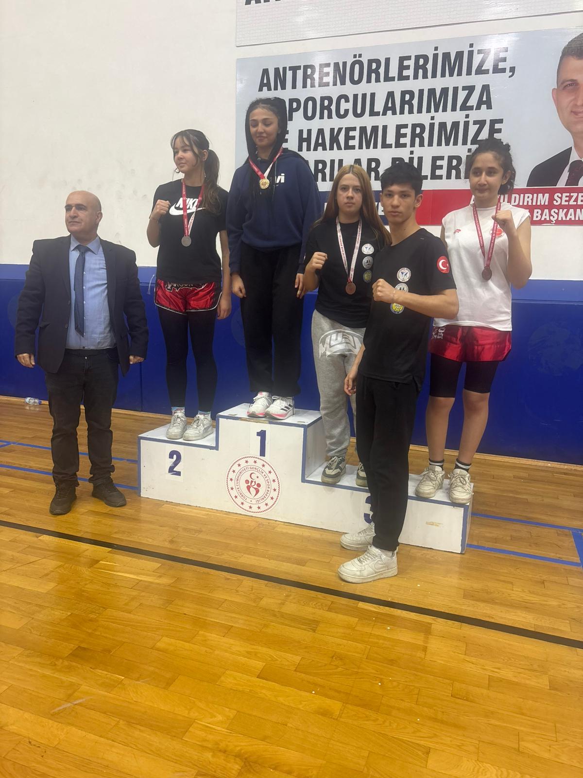 Darıca Ulusoy Spor Kulübü Öğretmenler Günü Özel Şampiyonasında Göz Doldurdu