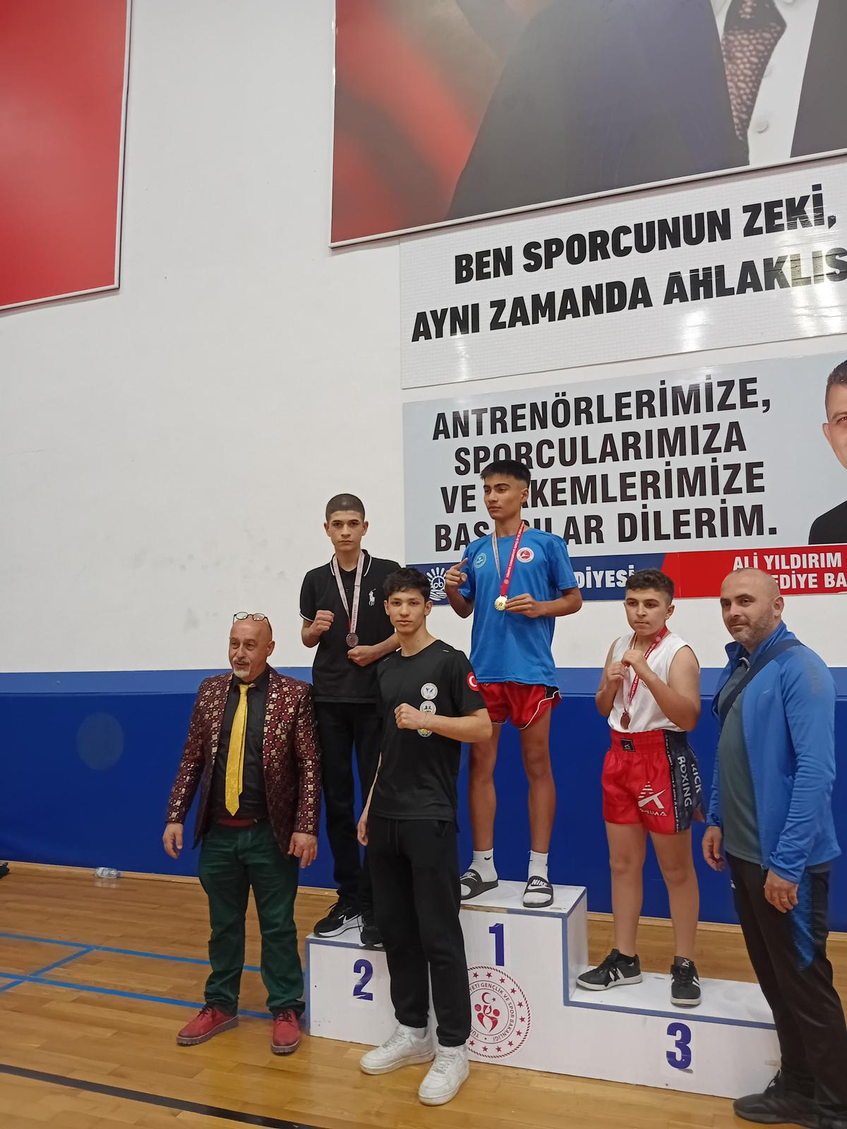 Darıca Ulusoy Spor Kulübü Öğretmenler Günü Özel Şampiyonasında Göz Doldurdu