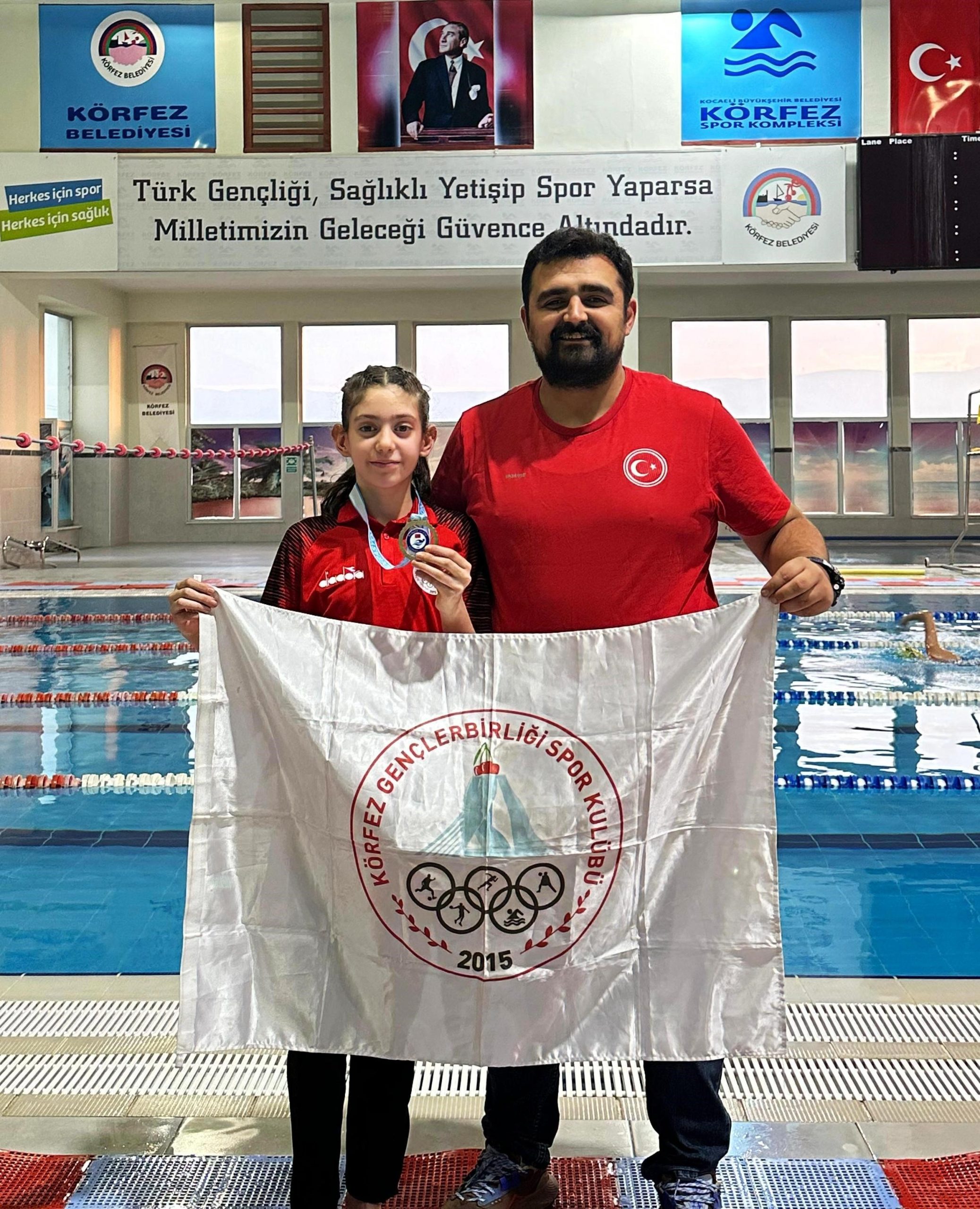 Körfezli yüzücü Dersu Senem Altundağ Trabzon’daki finalden madalyayla döndü