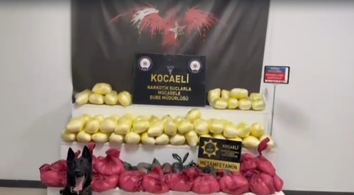 Kocaeli’de asfalt silindirinden 102 kilo metamfetamin çıktı