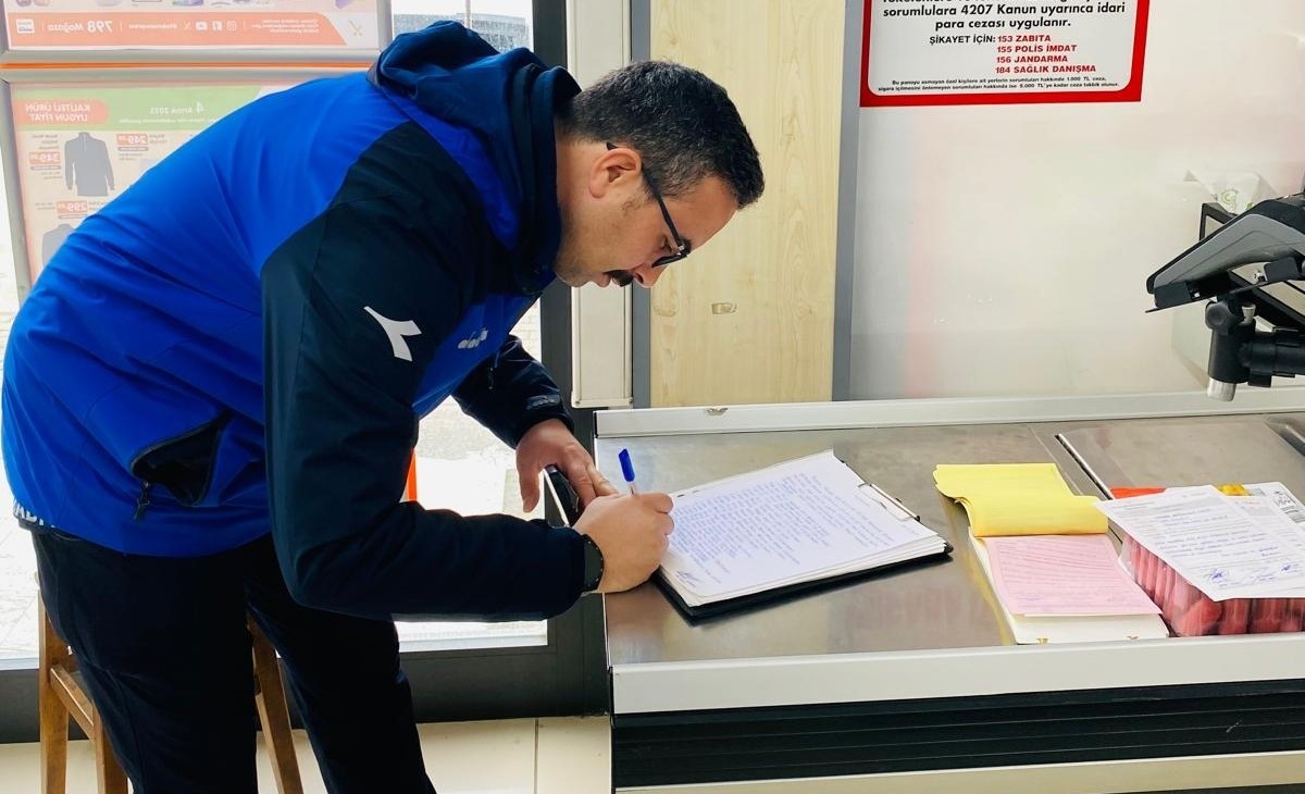 Gölcük’te Son Kullanma Tarihi Geçmiş Ürünlere Zabıta Müdahalesi