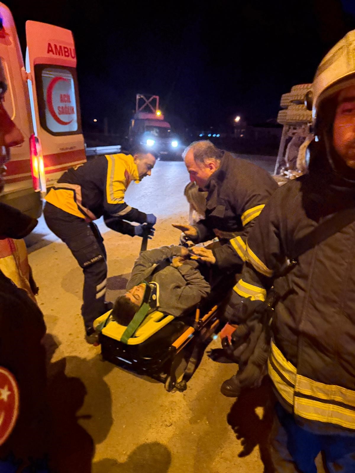 Kuzey Marmara Otoyolu’nda Beton Mikseri Devrildi: 2 Kişi Yaralandı