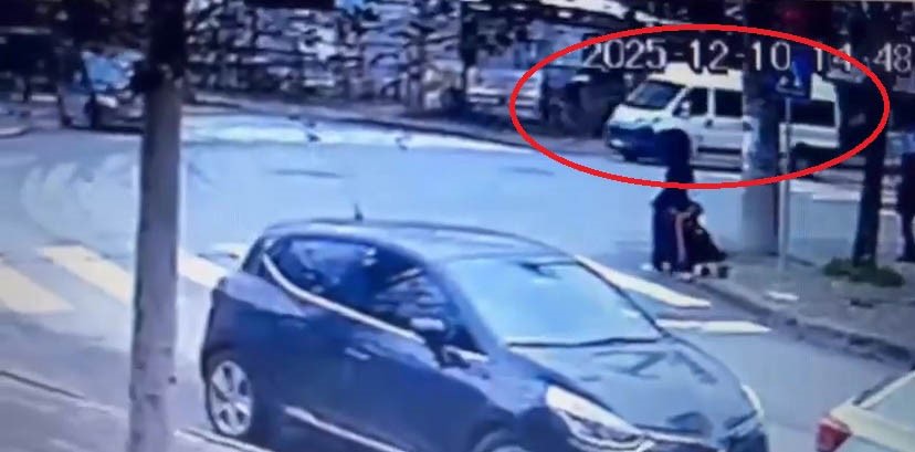 Gebze’de Servis Minibüsünün Çarptığı 10 Yaşındaki Çocuk Hayatını Kaybetti: Kaza Anı Kameraya Yansıdı