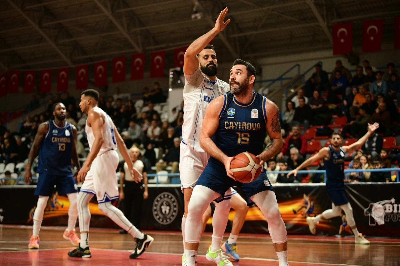 Çayırova Belediyesi Derbide Güldü: Kağıtspor’u Uzatmada Devirdi