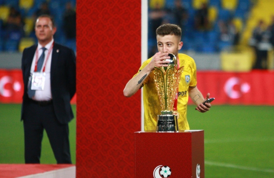 Silahlı çatışmada yaralanan futbolcu Bekçi yoğun bakımda: Entübe edildi