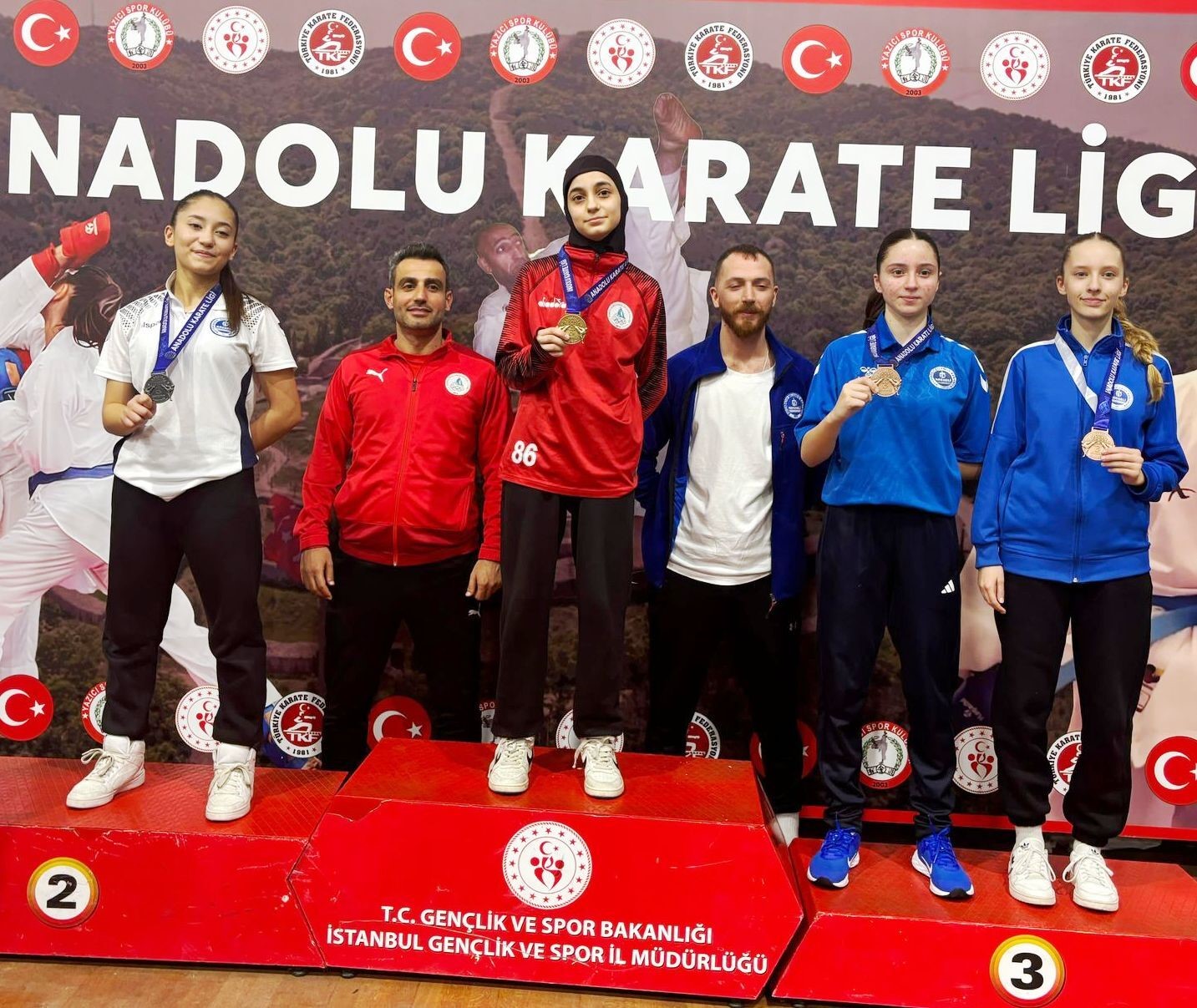 Körfezli karateciler Anadolu Karate Ligi Finalleri’ni 14 madalyayla tamamladı