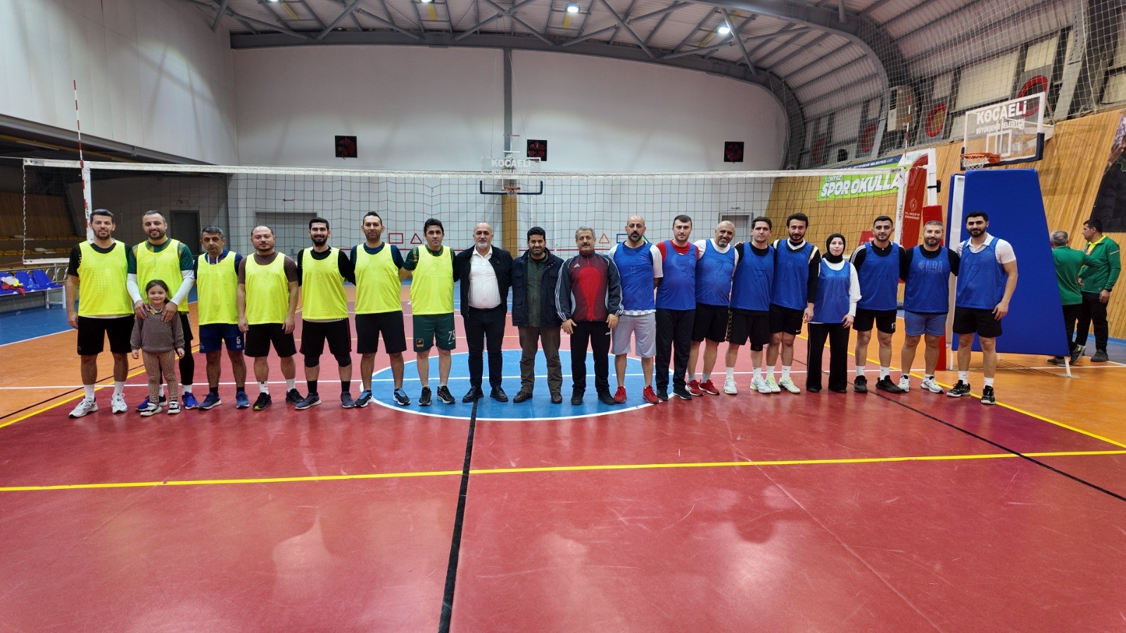 Darıca’da kurumlar sahaya indi: Voleybol turnuvası başladı