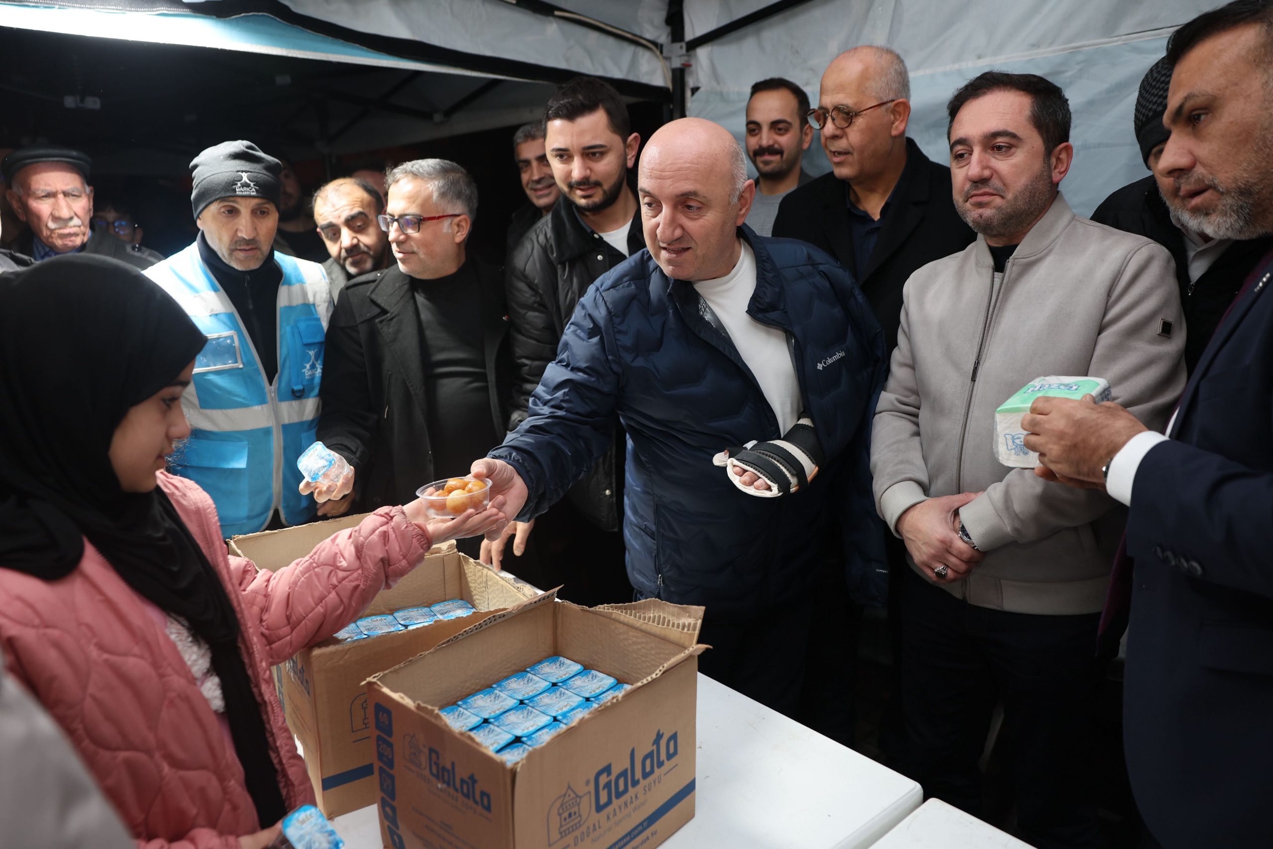 Darıca’da Regaip Kandili dolayısıyla lokma dağıtıldı