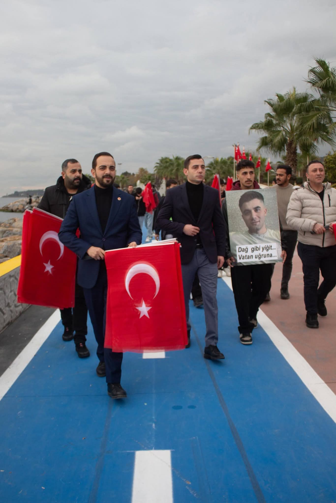 Darıca’da şehit Emre Albayrak için bayraklı anma