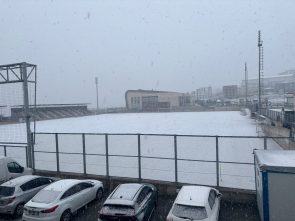 Yoğun kar yağışı nedeniyle maç iptal edildi