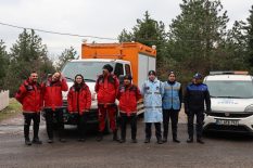 Kartepe yolunda sürücülere kış lastiği ve güvenli sürüş hatırlatması