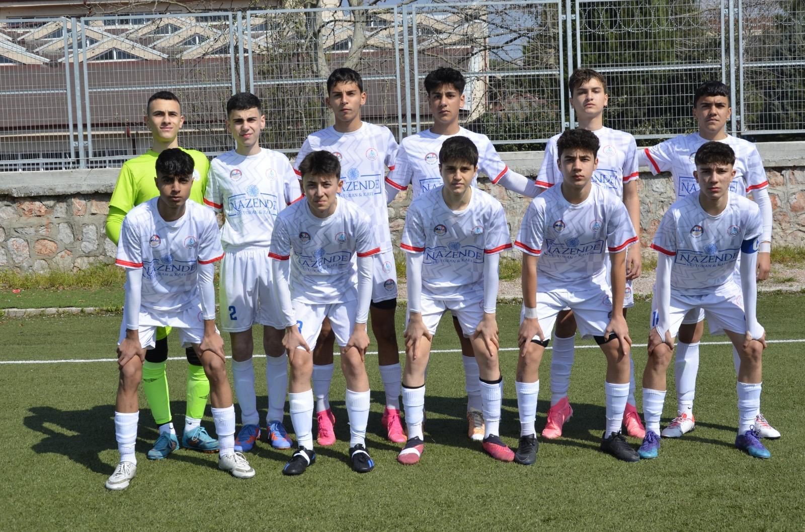 Körfez’de futbola ilgi büyüyor: 580 çocuk sahada