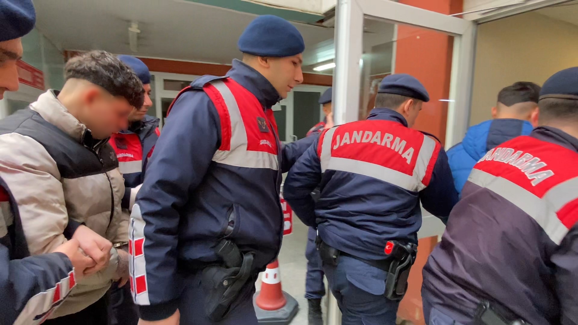 Kulübede vahşet: Berberin bedeninde 24 darp ve kesici alet izi