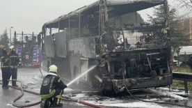 Gebze’de seyir halindeki otobüs alev aldı