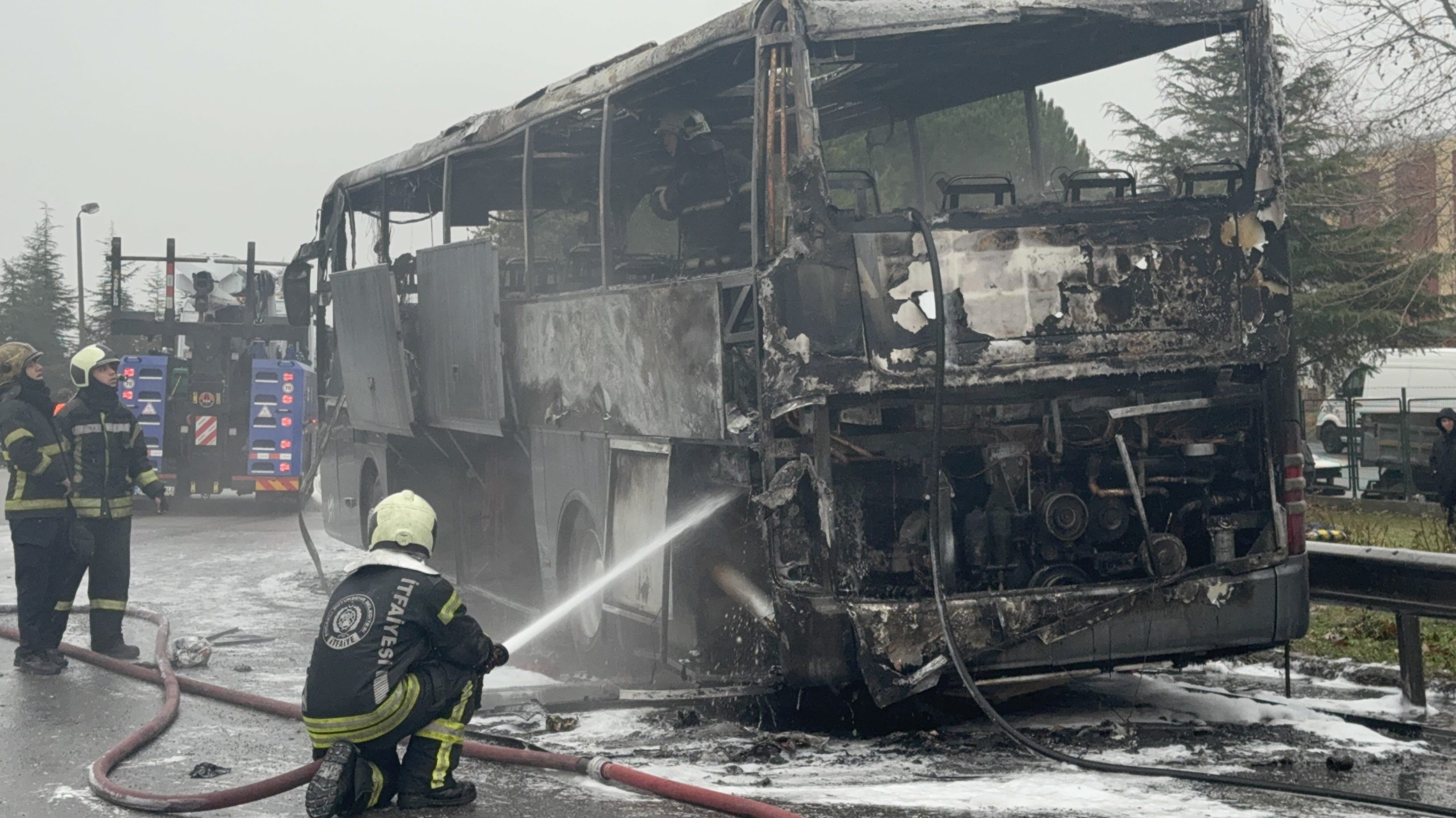 Gebze’de seyir halindeki otobüs alev aldı