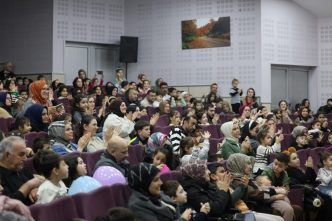 Kartepe’de yarıyıl tatiline tiyatro keyfi