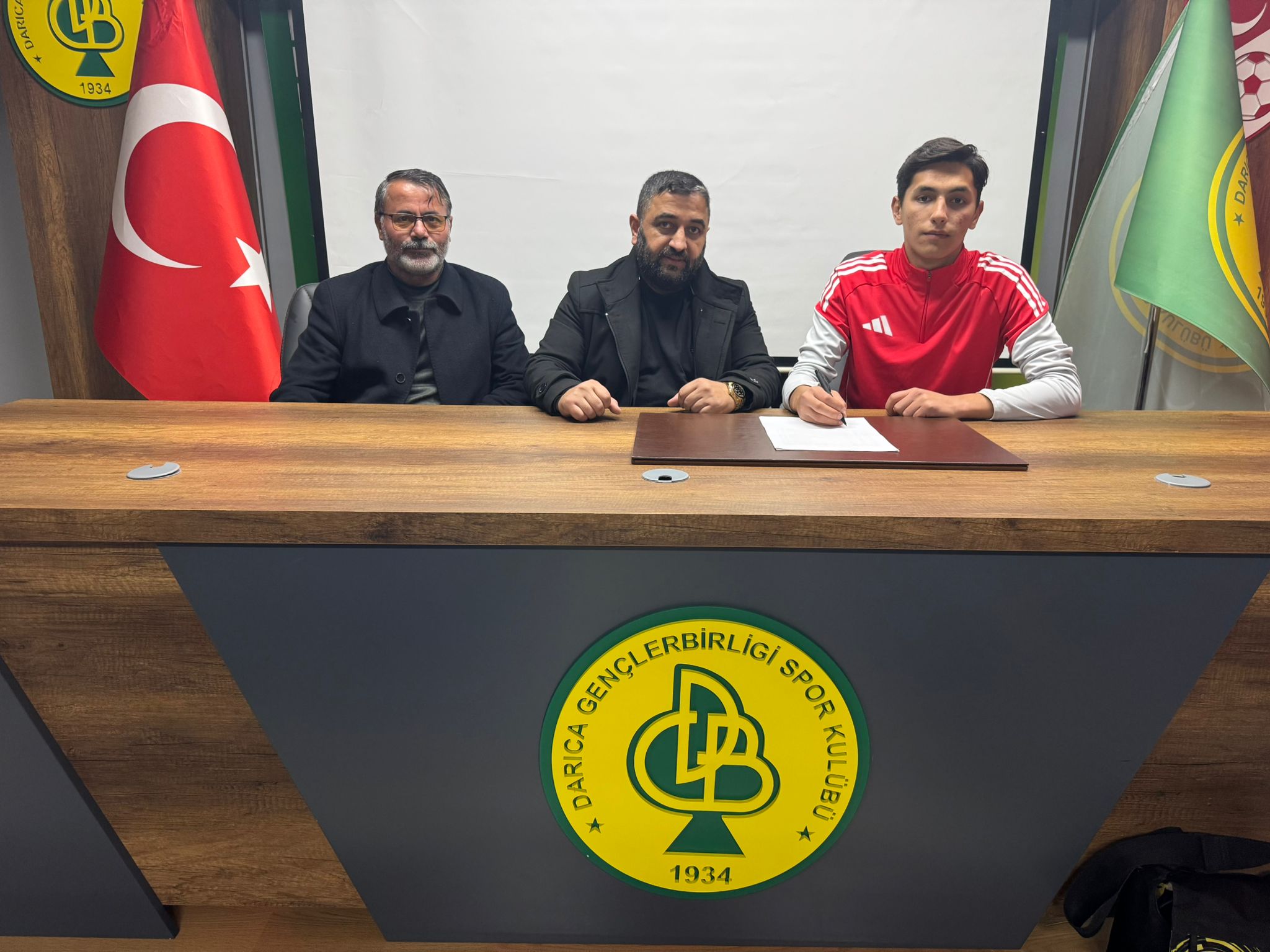 Genç antrenör Oğuzhan Fidan Darıca 1934 Gençlerbirliği’nde göreve başladı