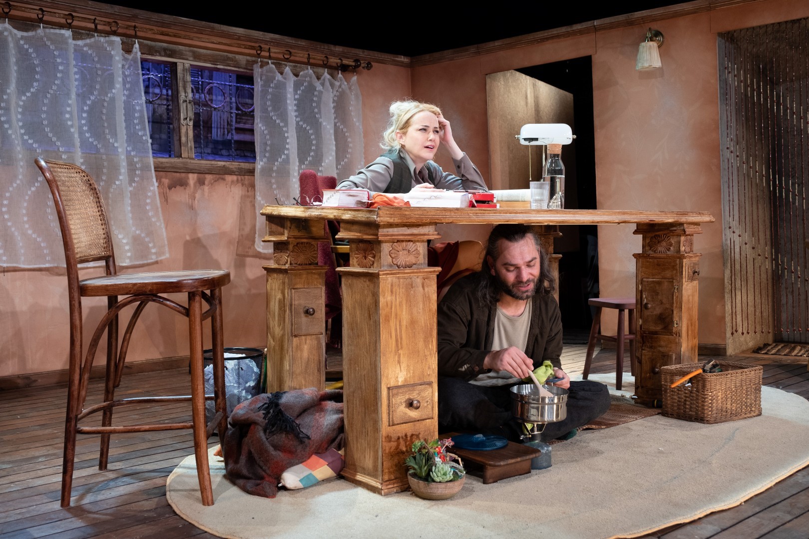 “Masanın Altında” Başiskele’de tiyatroseverlerle buluştu