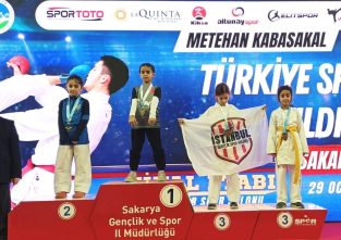 Kartepe’nin genç karatecileri Sakarya’da kürsüye çıktı