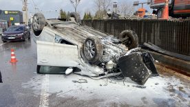 Aynı noktada saatler içinde ikinci kaza: Araç yan yola savruldu