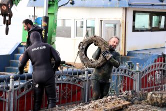 Eskihisar Sahili’nde dip temizlikle deniz nefes aldı